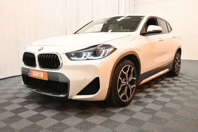 Valkoinen Maastoauto, BMW X2 – VAR-52065