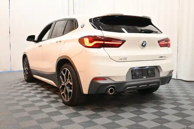 Valkoinen Maastoauto, BMW X2 – VAR-52065