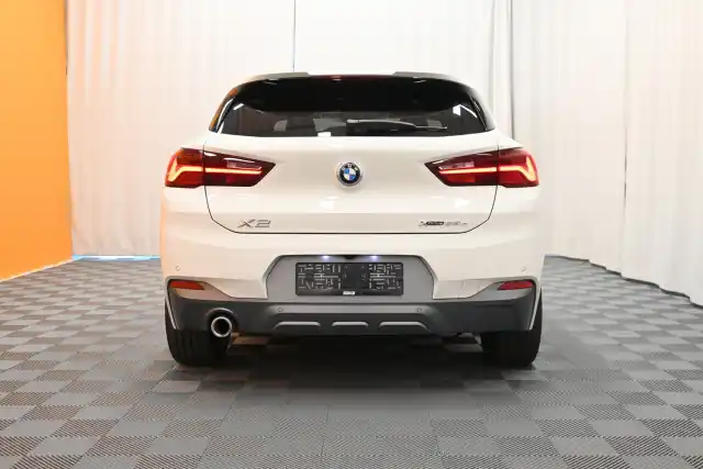 Valkoinen Maastoauto, BMW X2 – VAR-52065