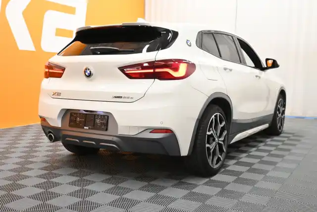 Valkoinen Maastoauto, BMW X2 – VAR-52065