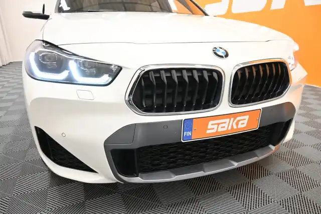 Valkoinen Maastoauto, BMW X2 – VAR-52065