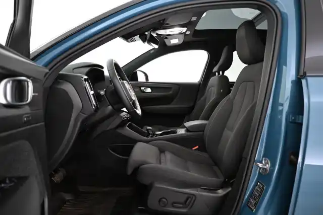 Sininen Maastoauto, Volvo XC40 – VAR-52138