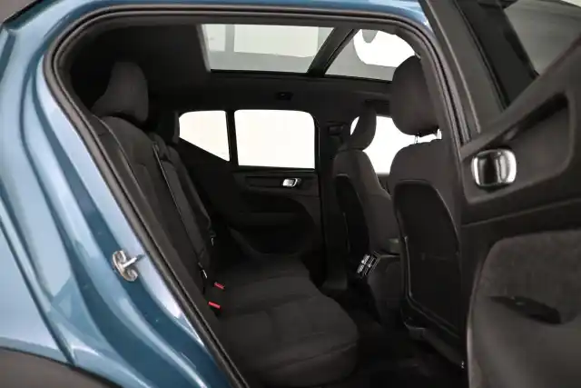 Sininen Maastoauto, Volvo XC40 – VAR-52138