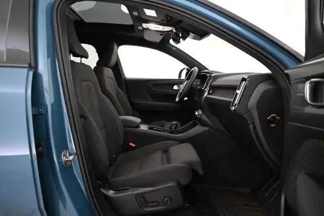 Sininen Maastoauto, Volvo XC40 – VAR-52138