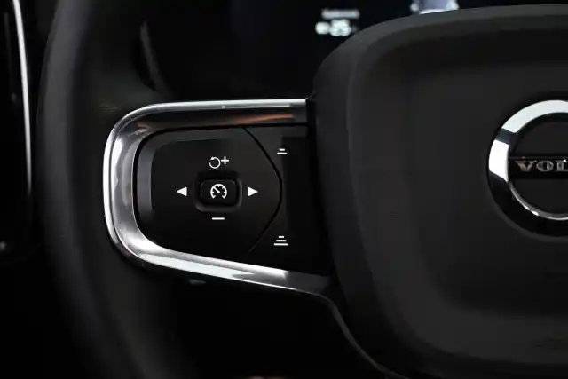 Sininen Maastoauto, Volvo XC40 – VAR-52138