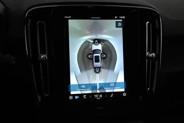 Sininen Maastoauto, Volvo XC40 – VAR-52138