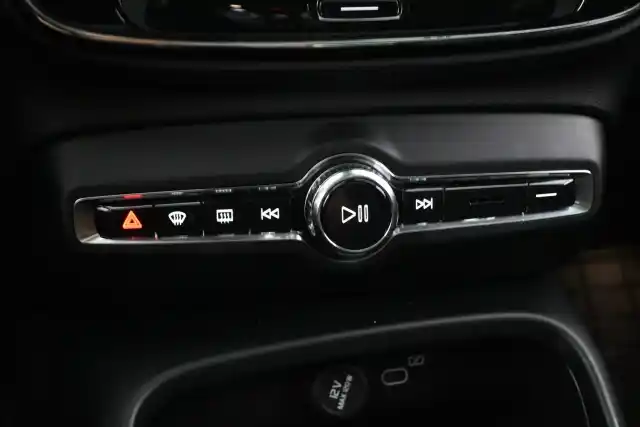 Sininen Maastoauto, Volvo XC40 – VAR-52138