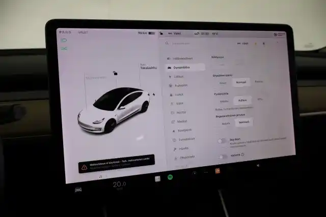 Valkoinen Sedan, Tesla Model 3 – VAR-52274
