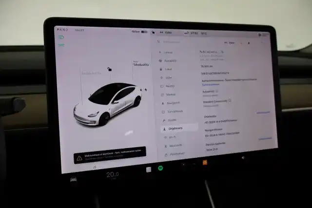 Valkoinen Sedan, Tesla Model 3 – VAR-52274