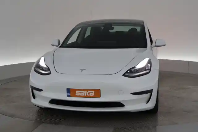 Valkoinen Sedan, Tesla Model 3 – VAR-52274