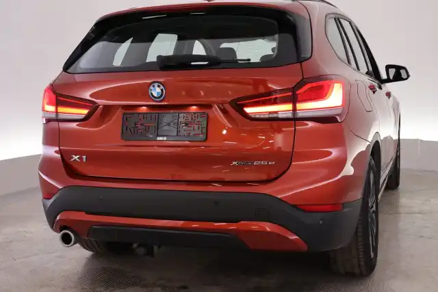 Oranssi Maastoauto, BMW X1 – VAR-52354