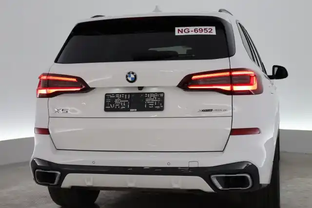 Valkoinen Maastoauto, BMW X5 – VAR-52547