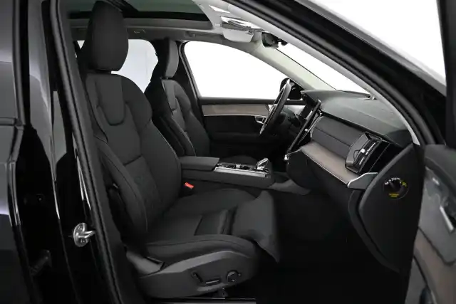 Musta Maastoauto, Volvo XC90 – VAR-52568