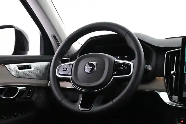 Musta Maastoauto, Volvo XC90 – VAR-52568