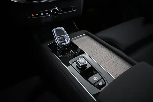 Musta Maastoauto, Volvo XC90 – VAR-52568