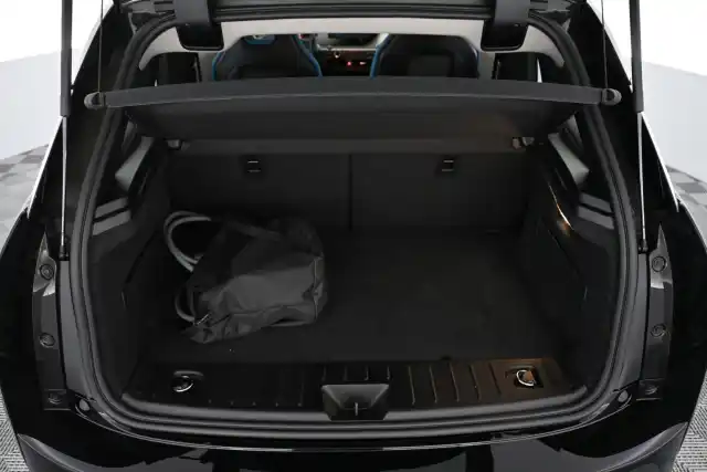 Musta Viistoperä, BMW i3 – VAR-52571