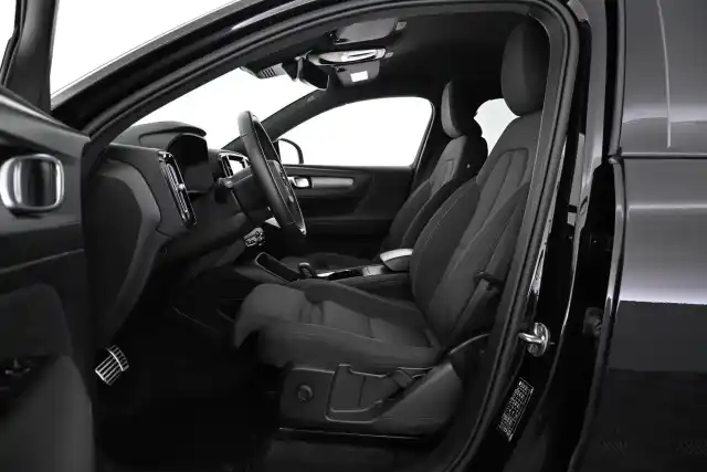 Musta Maastoauto, Volvo XC40 – VAR-52593