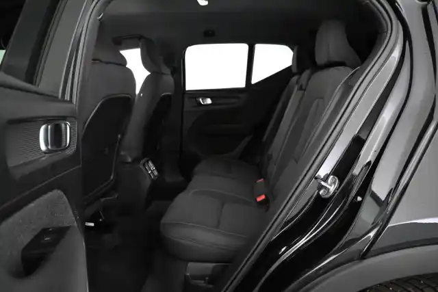 Musta Maastoauto, Volvo XC40 – VAR-52593