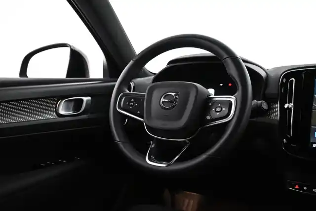 Musta Maastoauto, Volvo XC40 – VAR-52593