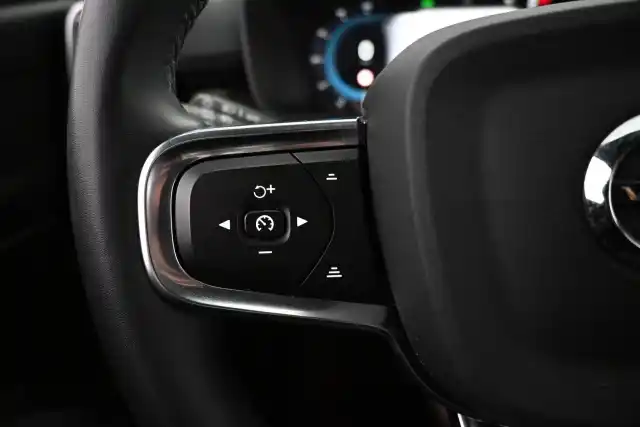 Musta Maastoauto, Volvo XC40 – VAR-52593