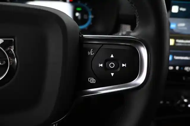 Musta Maastoauto, Volvo XC40 – VAR-52593
