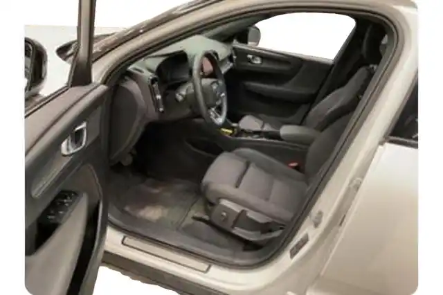 Valkoinen Maastoauto, Volvo XC40 – VAR-52889