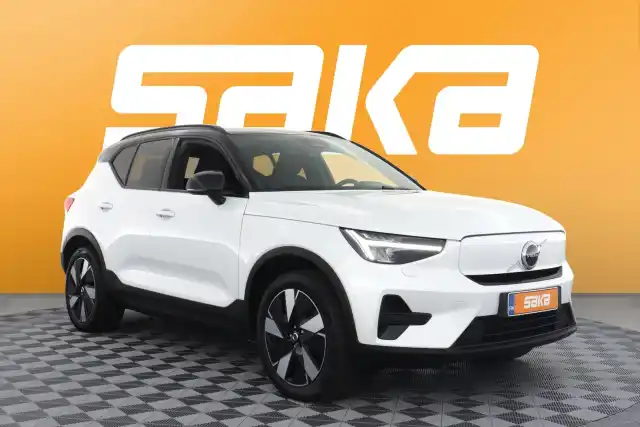 Valkoinen Maastoauto, Volvo XC40 – VAR-52889