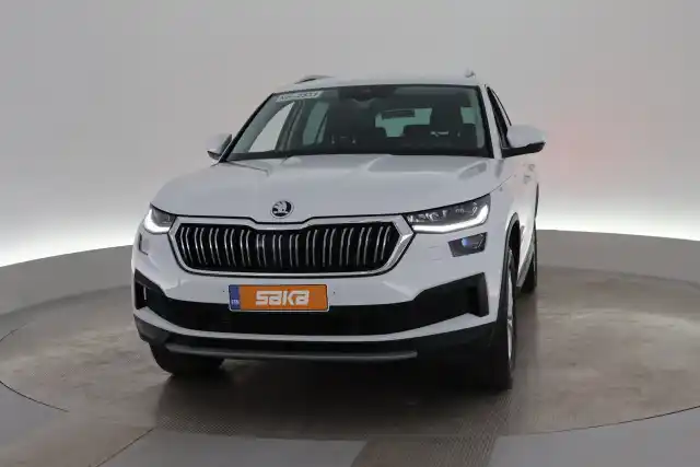 Valkoinen Maastoauto, Skoda Kodiaq – VAR-52891