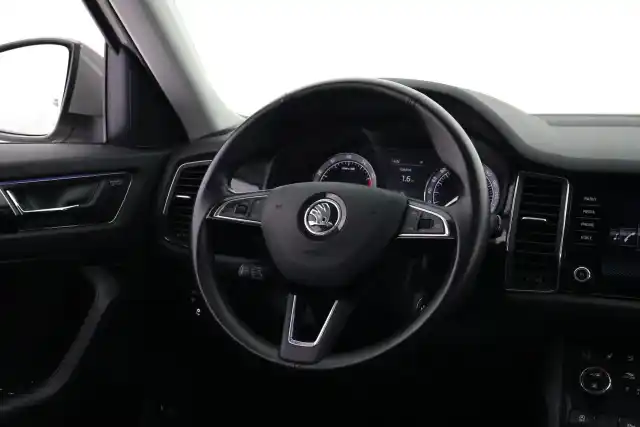 Harmaa Maastoauto, Skoda Kodiaq – VAR-53036