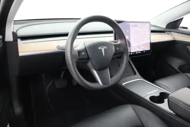 Valkoinen Sedan, Tesla Model 3 – VAR-53069