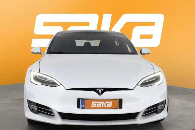 Valkoinen Sedan, Tesla Model S – VAR-53332