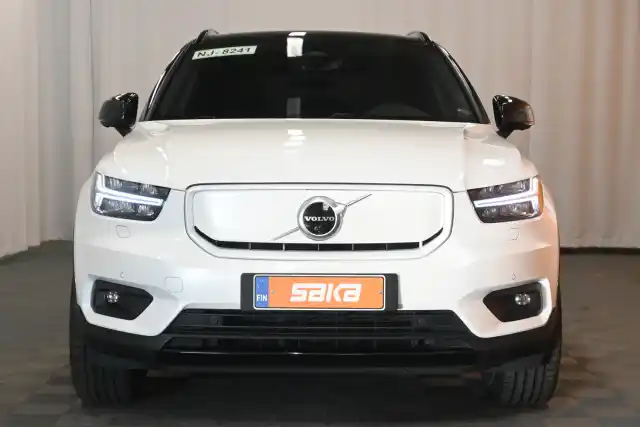 Valkoinen Maastoauto, Volvo XC40 – VAR-53384