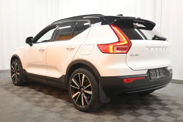 Valkoinen Maastoauto, Volvo XC40 – VAR-53384