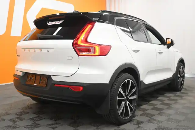 Valkoinen Maastoauto, Volvo XC40 – VAR-53384