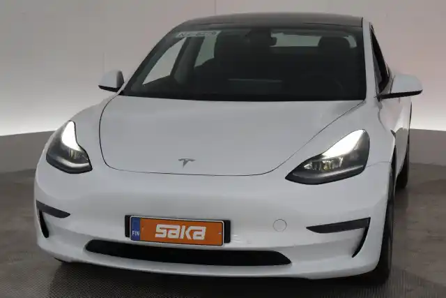 Valkoinen Sedan, Tesla Model 3 – VAR-53623