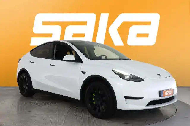 Valkoinen Maastoauto, Tesla Model Y – VAR-53713