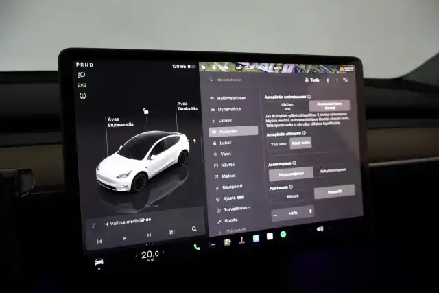 Valkoinen Maastoauto, Tesla Model Y – VAR-53713