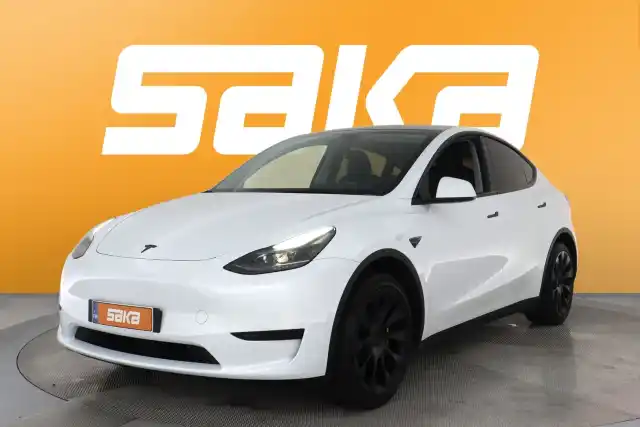 Valkoinen Maastoauto, Tesla Model Y – VAR-53713