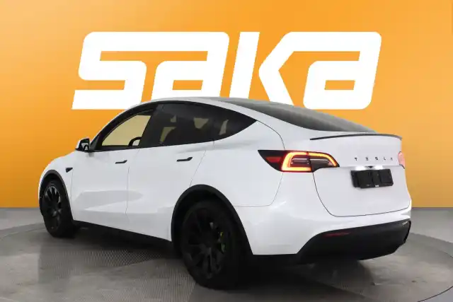 Valkoinen Maastoauto, Tesla Model Y – VAR-53713