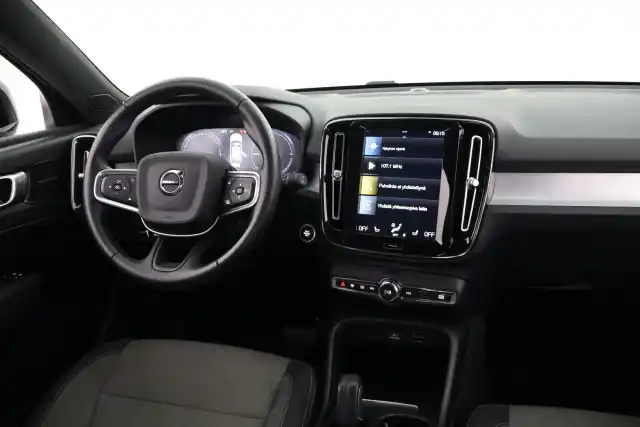 Musta Maastoauto, Volvo XC40 – VAR-54007