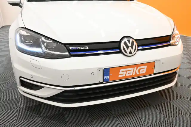 Valkoinen Farmari, Volkswagen Golf – VAR-54027