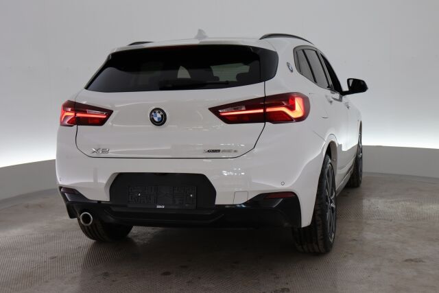 Valkoinen Maastoauto, BMW X2 – VAR-54063