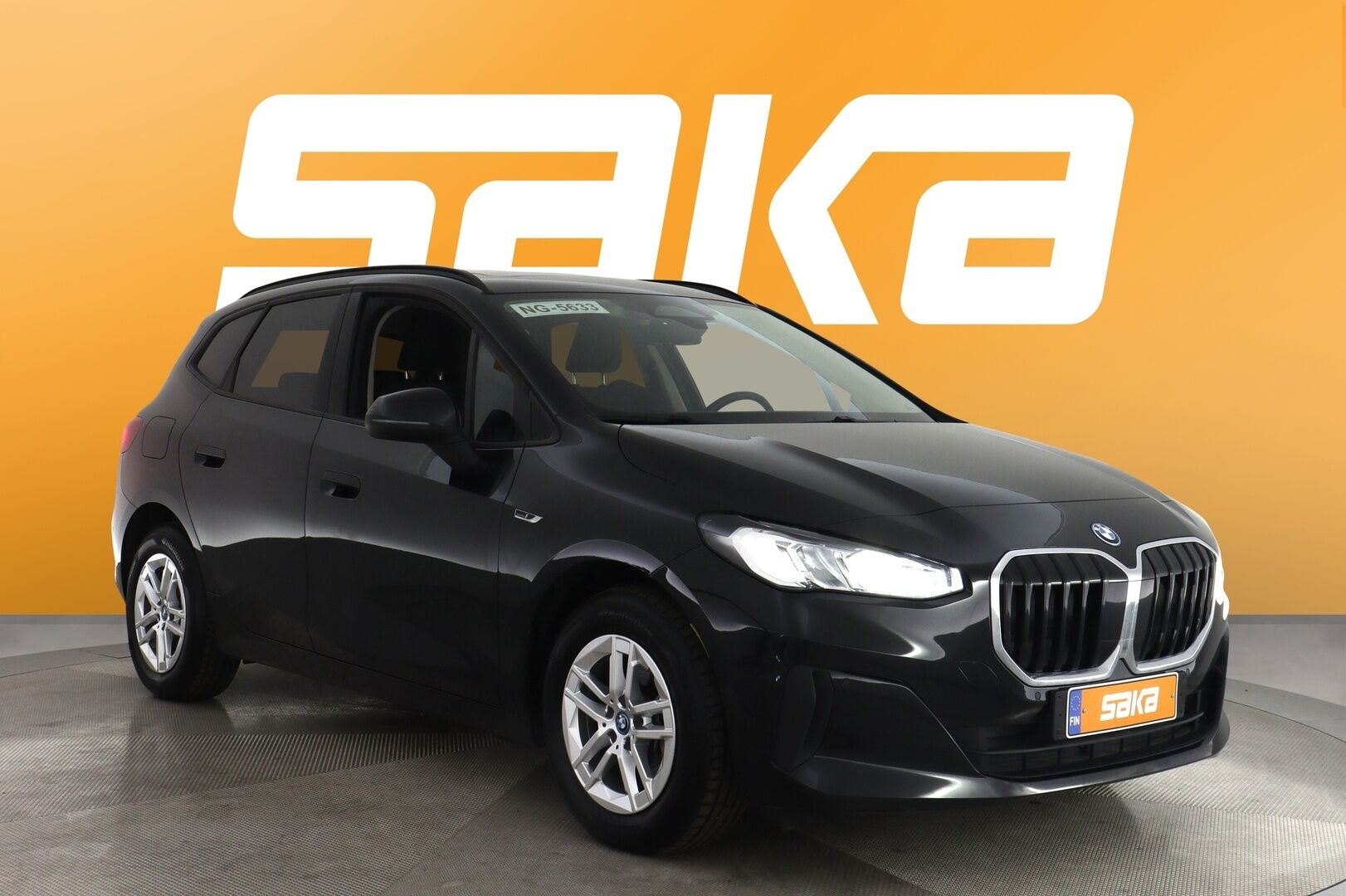 Musta Tila-auto, BMW 225 – VAR-54147