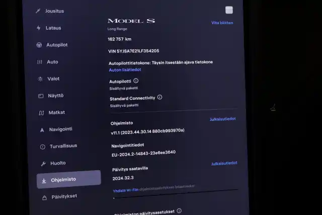 Valkoinen Sedan, Tesla Model S – VAR-54205