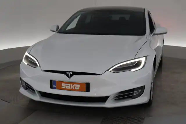 Valkoinen Sedan, Tesla Model S – VAR-54205