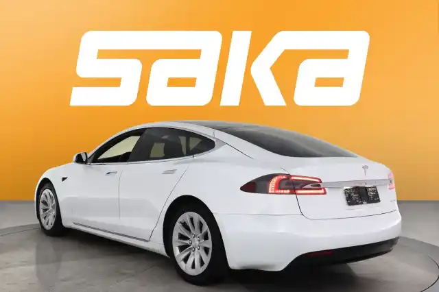 Valkoinen Sedan, Tesla Model S – VAR-54205