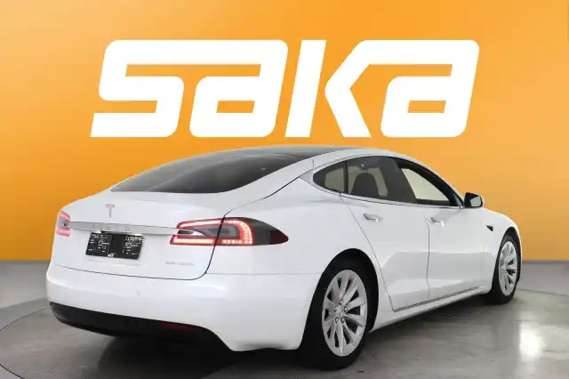 Valkoinen Sedan, Tesla Model S – VAR-54205