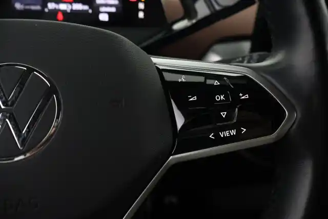 Valkoinen Viistoperä, Volkswagen ID.4 – VAR-54797