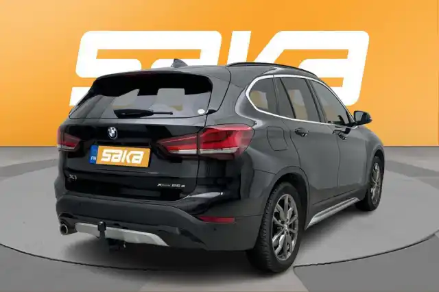 Musta Maastoauto, BMW X1 – VAR-54824