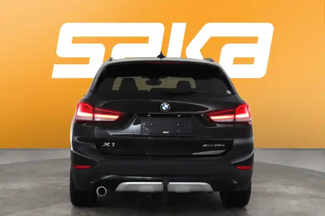 Musta Maastoauto, BMW X1 – VAR-54824